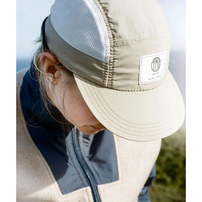 YMR Track Club Torekov Running Cap Earth Grey Off White